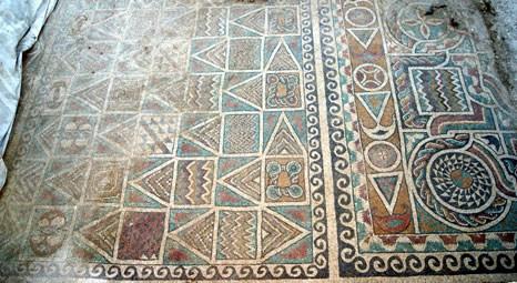 Amasya'da 2 bin yıllık kilim motifli mozaikler bulundu!