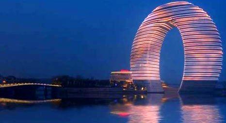 Çin'deki Sheraton Huzhou isimli otel, nal şeklindeki tasarımıyla dikkat çekiyor!