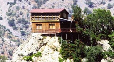 Nermin Taştan, Erzincan Kemah'ta kayalıkların üzerine bir ev inşa ettirdi!
