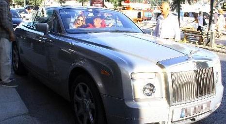 Ali Ağaoğlu, oğlu Mert Ağaoğlu'nu Rolls Royce Phantom marka otomobiliyle Boğaz turuna çıkardı!