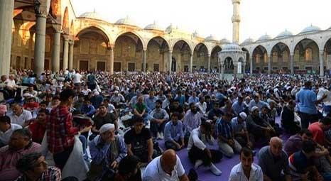 Binlerce vatandaş bayram namazını Sultanahmet Camii'nde kıldı!