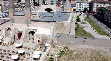 Sivas’taki Çifte Minareli Medrese’nin yanında kazı çalışması başladı!