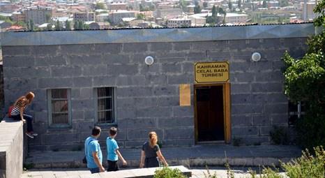 Kars Kalesi'ndeki Kahraman Celal Baba Türbesi, ziyaretçilerinin ilgisini çekiyor!