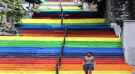 Aydın Belediyesi merdivenleri gökkuşağı renklerine boyuyor!