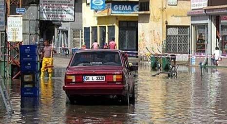 Adana Ceyhan'da iş yerlerini su bastı!