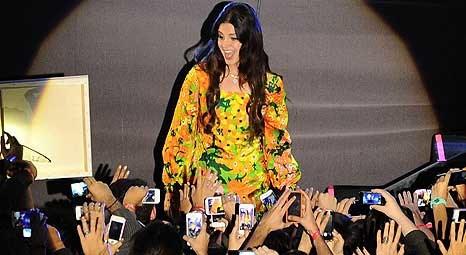Lana Del Rey’i İstanbul konserinde 15 bin kişi izledi!