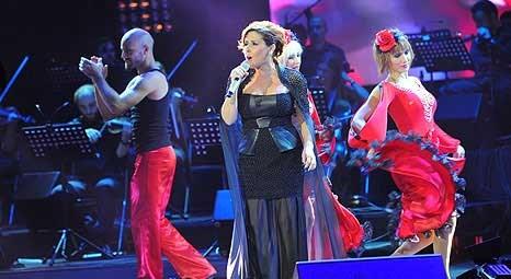 Nilüfer, Cemil Topuzlu Açıkhava Tiyatrosu'nda konser verdi!