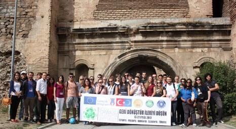 Bursa’da Kent Konseyi’nin yabancı misafirleri tarihi belediye binasını gezdi!