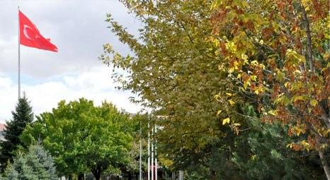 Kayseri Erciyes Üniversitesi'ne 60 metre yüksekliğinde bayrak direği yapıldı!