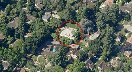 Mark Zuckerberg etrafında komşu istemediği için 4 eve 30 milyon dolar ödedi!