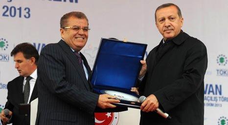 Başbakan Recep Tayyip Erdoğan, ATO’ya plaket verdi