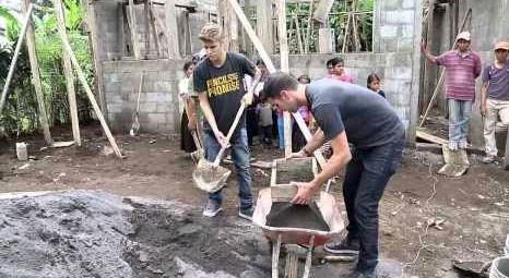 Justin Bieber inşaatçı oldu