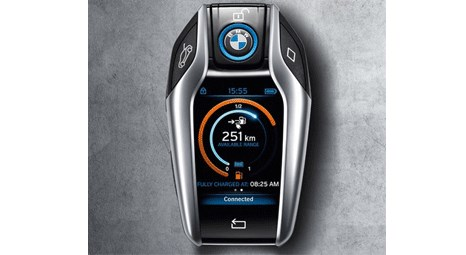 BMW i8'in anahtarı büyülüyor