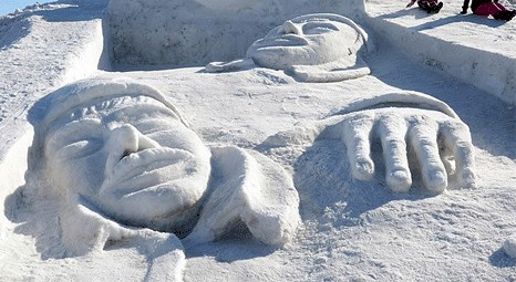 Sarıkamış şehitlerinin kardan heykelleri yapıldı