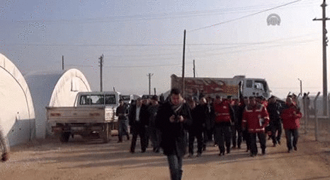 Veysel Dalmaz, Nusaybin'de Suriyeliler için yapılan çadır kentte incelemelerde bulundu