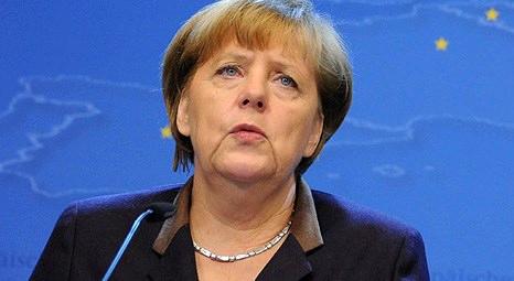Angela Merkel kayak yaparken düştü