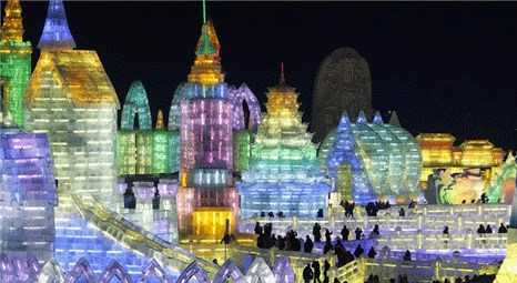 Çin'de düzenlenen festivalde buzdan binalar yapıldı 