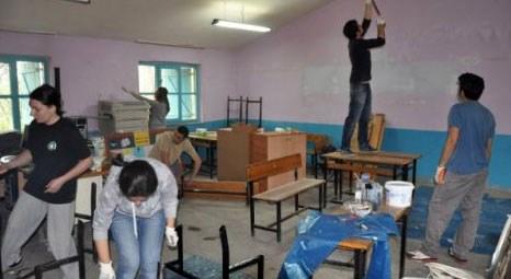 İstanbullu üniversiteli öğrenciler Hakkari’de köy okulunu onardı