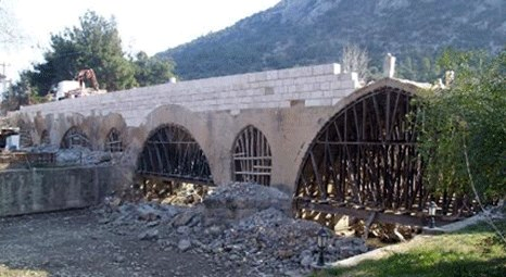 Adana'da tarihi köprünün gizli kalan kemerleri bulundu 