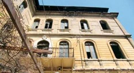 İzmir Basmane'deki eski Cihan Palas Oteli ilgi bekliyor