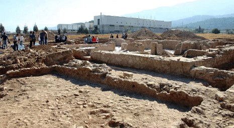 İzmir'de arkeolojik alanda bulunan mozaiklerin taşınması önerildi