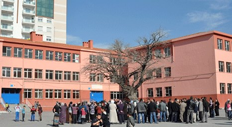 İzmir'de depreme dayanıksız Evrenpaşa İlkokulu boşaltıldı