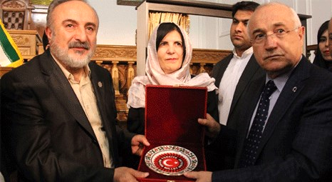 Cemil Çiçek İran'da İran Meclisi Kütüphane, Müze ve Arşiv Merkezi’ni gezdi