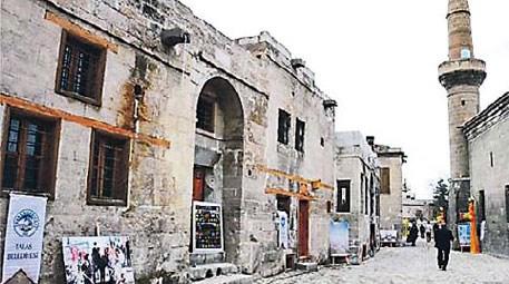 Kayseri Talas’ta 100 yıllık sokak turizme açıldı
