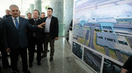 Binali Yıldırım, Adnan Menderes Havalimanı İç Hatlar Terminali’ni basına tanıttı