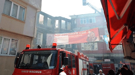 Beyoğlu’ndaki bir apartmanda çıkan yangına Alev Kartalı müdahale etti
