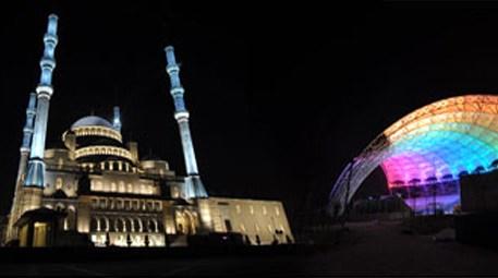 Ankara’nın tarihi ve simgesel binaları ışıklandırıldı