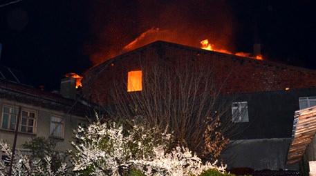 Kastamonu'da 3 katlı bir binada yangın çıktı