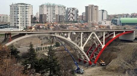 Ankara’da Dikmen Vadisi’nde yapılan çelik köprüde sona yaklaşıldı