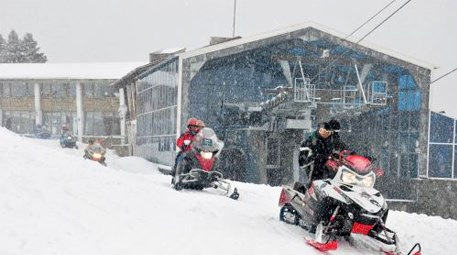 Uludağ'da Nisan ayında kar sürprizi yaşandı