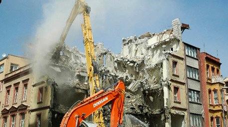 Beyoğlu Emniyet Müdürlüğü’nün Tarlabaşı’ndaki eski binası yıkıldı