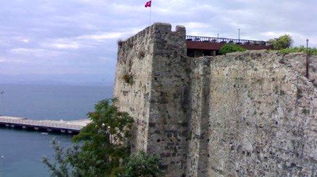 Sinop Kalesi, kalekonduların yıkımı için gün sayıyor