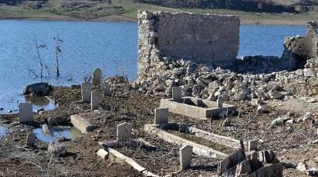 Kayseri’deki kuraklık, su altındaki köyleri gün yüzüne çıkardı