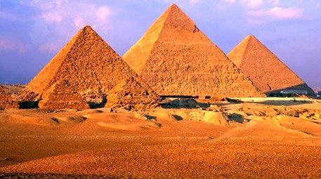 Mısır piramitlerinin ıslak kum üzerine yapıldığı iddiası!