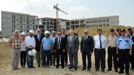 Hüseyin Avni Coş Ceyhan Devlet Hastanesi'nin inşaatını inceledi