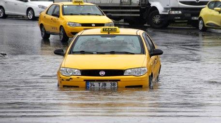 İstanbul'da sağanak yağış Anadolu Yakası'nı vurdu