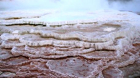 Diyadin kaplıcaları, Pamukkale'ye benzerliğiyle dikkat çekiyor