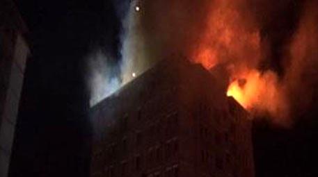 Bingöl’de inşaat halindeki binanın çatısında yangın çıktı
