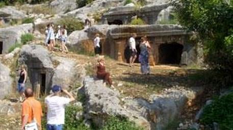 Finike'deki Limyra Antik Kentine turist akını!