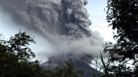 Endonezya’da Sinabung Yanardağı faaliyete geçti