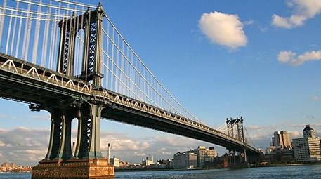 New York’taki tarihi Brooklyn Köprüsü'nün altgeçidi çöktü