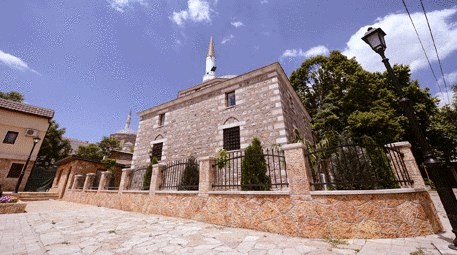 Üsküp’teki tarihi Arasta Camisi 70 yıl sonra yeniden hizmette!