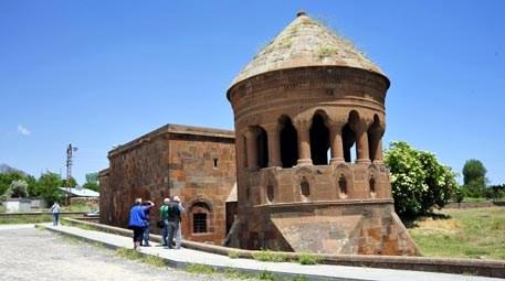 Bitlis'teki Ahlat kümbetleri ziyaretçilerini bekliyor