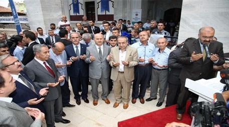 Bursa Muradiye Camisi ibadete açıldı