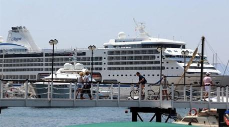 ABD'li turistler lüks gemiyle Marmaris’e geldi