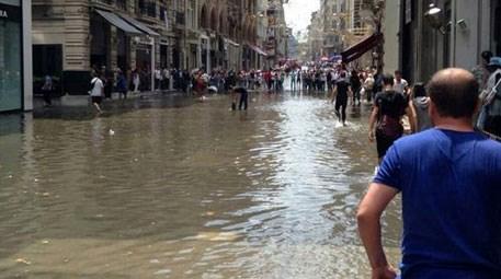 İstiklal Caddesi 15 dakikada Venedik'e dönüştü
